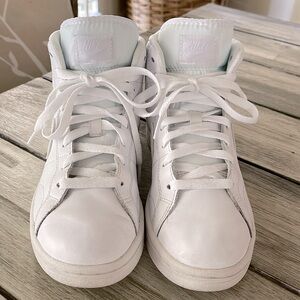 Nike Court Royale 2 Mid sz 7.5. Used good condition!